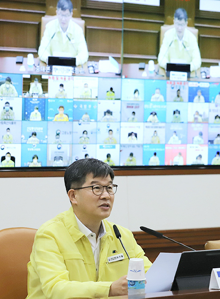 확진자 '더블링' 3주째…정부, 편의점 진단키트 판매허용