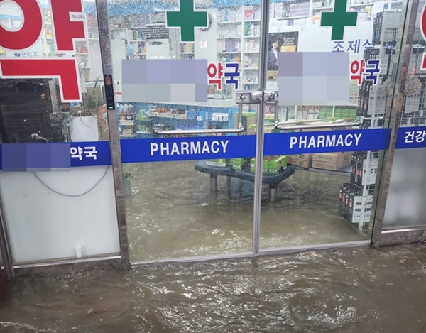 인천 물폭탄에 약국 침수 속출...폭우에 추가 피해 우려