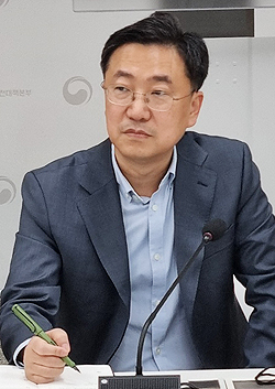 "비대면진료 제도화, 의료계가 방안 적극 제시해달라"
