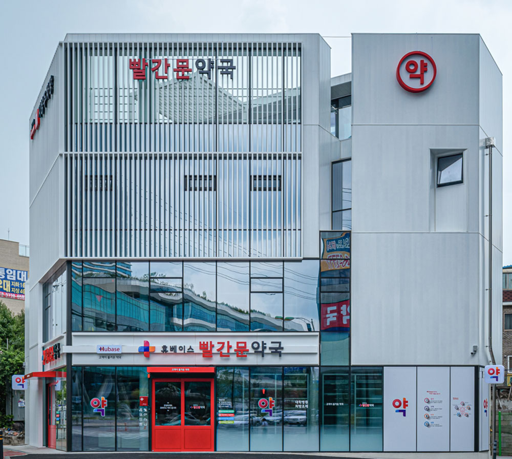 "전용주차장은 기본...환자·직원 위해 아낌없이 투자"