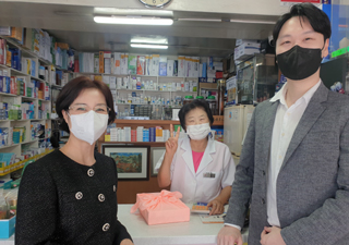 서초구약, 추석 맞아 회원 약국 방문해 송편 전달 