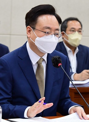 조규홍 "제약바이오혁신위 신속 설치…관계부처 협의"