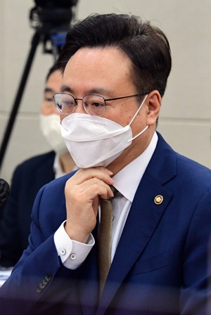 조규홍 "미국 행정명령·원료약 자급률 대책, 업계와 논의"