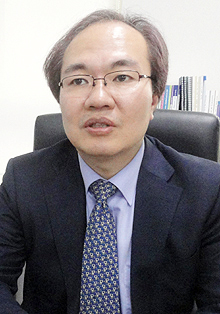 권준욱 "녹십자 코로나 혈장치료제, 개발 특혜 없어"