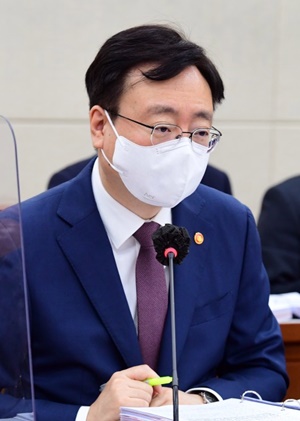 조규홍 "불법조장 비대면 플랫폼 고발의뢰…제재안 강구"