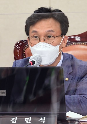 자살예방 치료비 한도 100만원…"지나치게 낮다"
