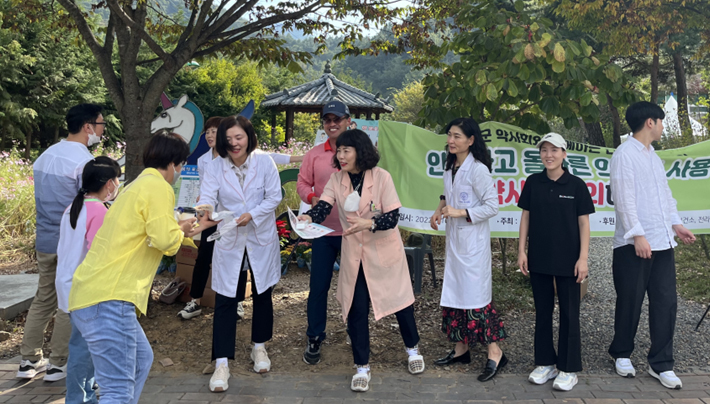 전북 완주군약, 지역 축제서 의약품 안전사용 캠페인