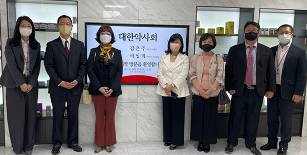 약사회, 여약사대상 후원 일동제약에 감사 인사