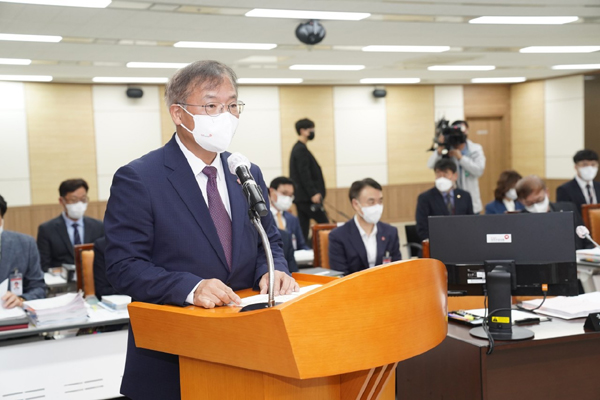 횡령사태 사과한 공단 이사장…"결재권 상향·체계 개선"