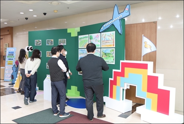 조아제약, 가족 소통 프로젝트 '빼꼼' 전시 진행