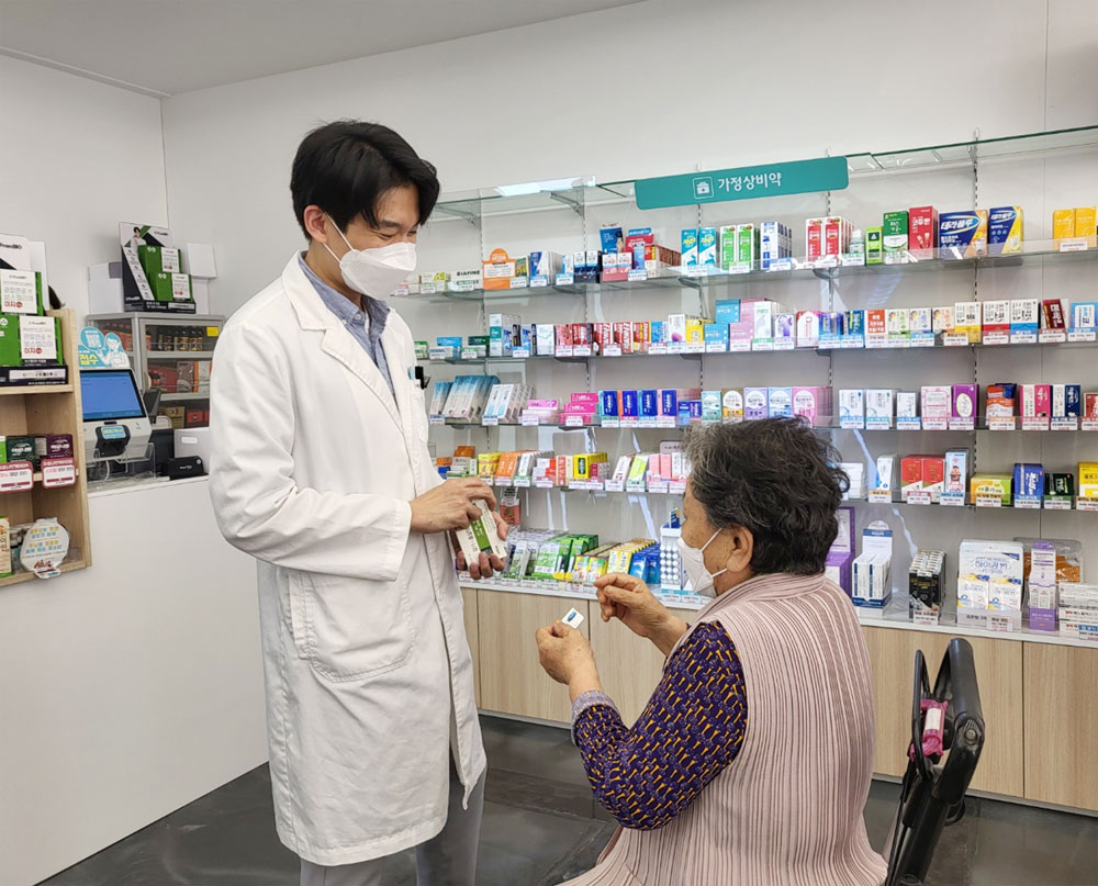 "카페같은 약국...누구나 편히 상담할 수 있는 게 목표" 