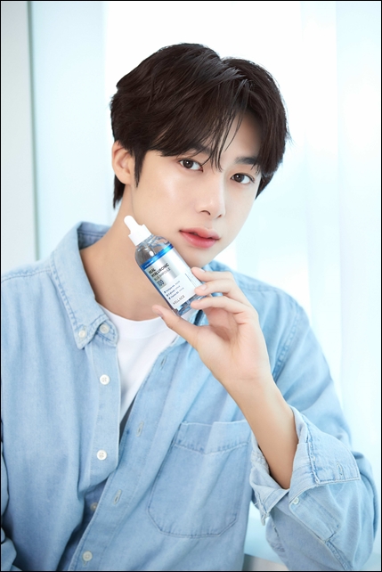 휴젤 웰라쥬, 몬스타엑스 형원 모델 재발탁