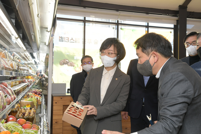 식약처장, 맞춤형 건강기능식품 시범사업 운영실태 점검