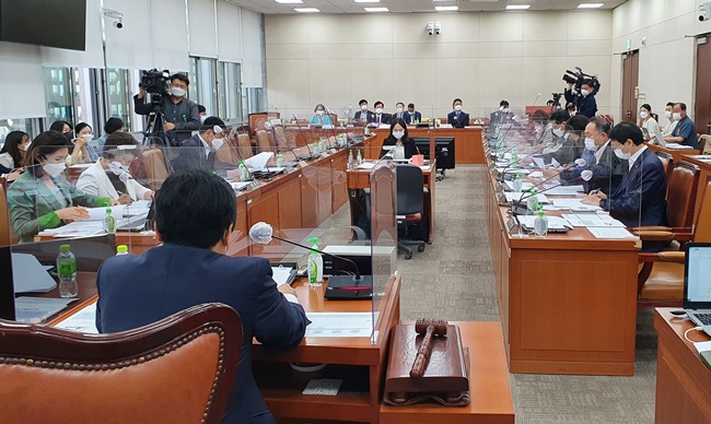 공공심야약국 법안 통과 기로…복지·기재부 온도차 여전