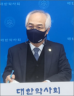 "마스크 해제 논의되는데…한시적 비대면 진료 폐지를"