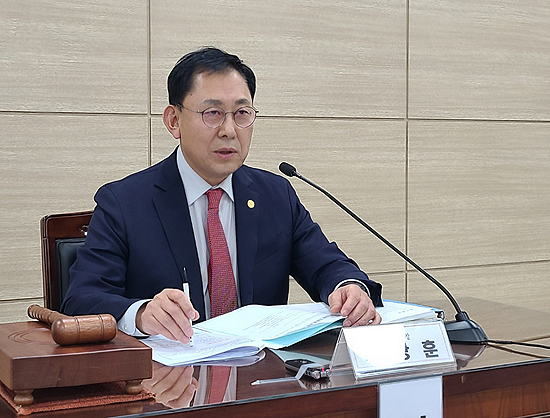 "지금이 때" VS "시점 보자"…끝나지 않은 성분명처방 이슈