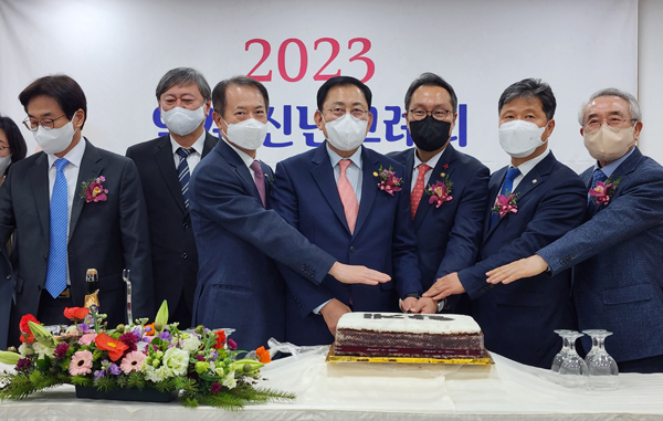 "코로나 극복 주역은 약업인…출구전략 마련에 합심을"