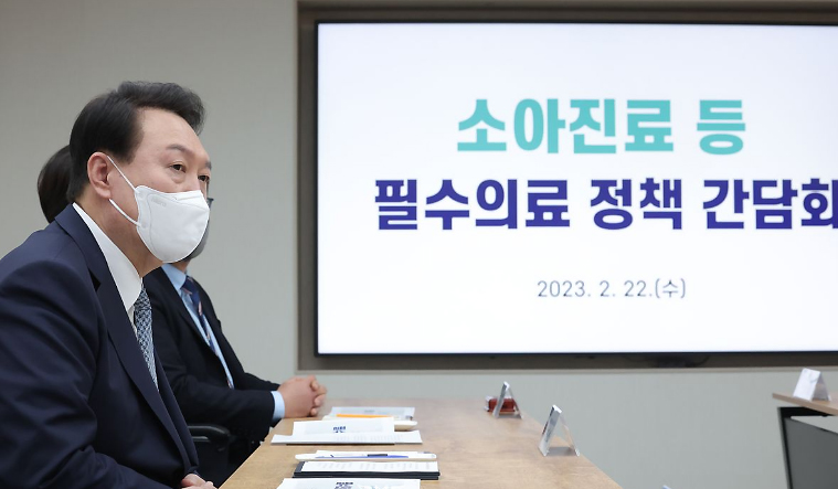 "소아 비대면·교내 간호사"…대통령 한마디에 정부 혼란