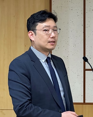 "기능 바뀐 보건소장, 의사 외 약사·한의사 임용할 때"