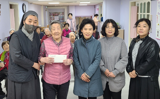 은평구약, 성우회 양로원 방문해 성금 전달