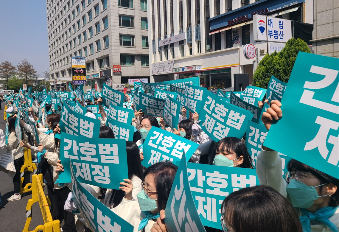 간호사들이 말하는 현장은?…"평생면허 아닌 6개월짜리"