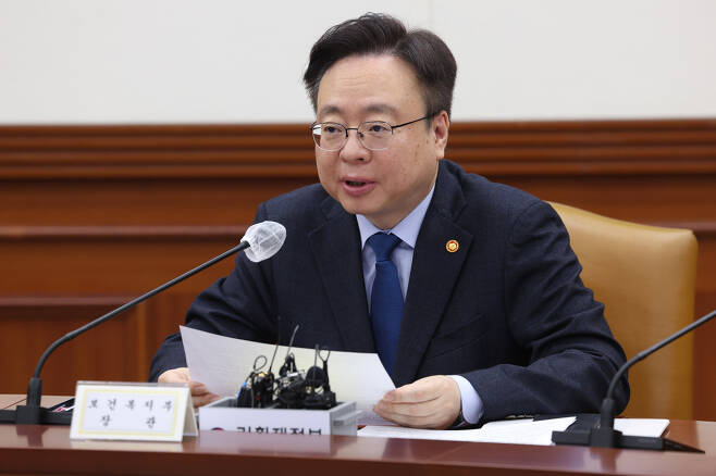 "제2코로나 와도 100일 내 백신 만들 보건기술 육성"