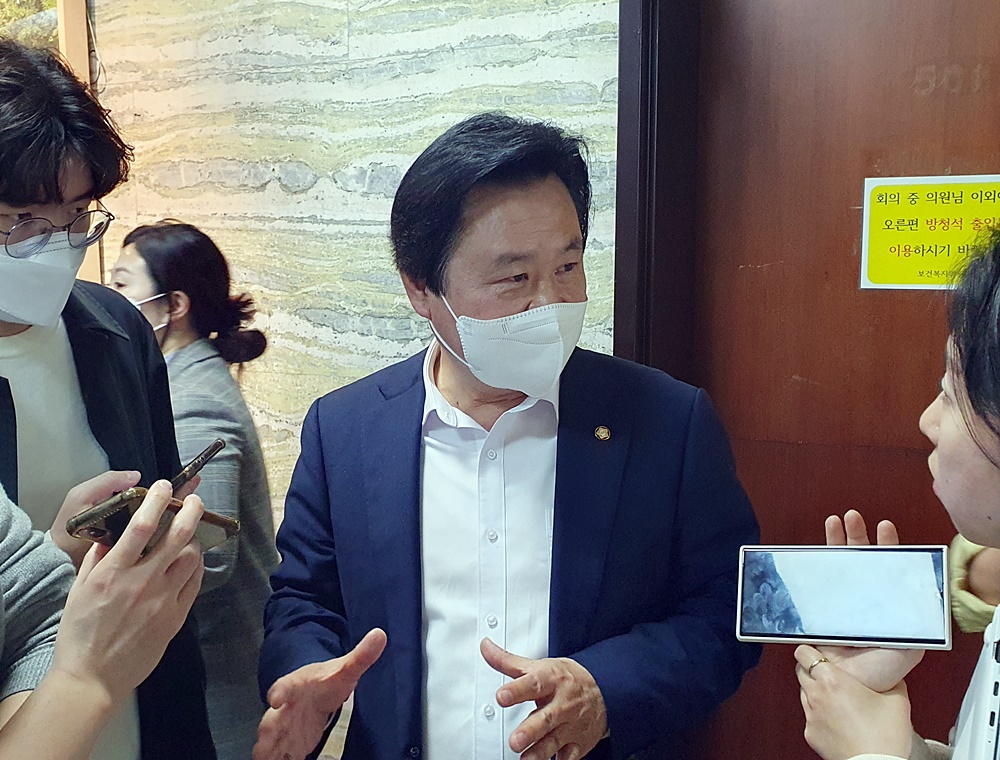 비대면 시범사업 장기화하나…강기윤 "급할 이유 없다"