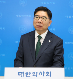 "반짝특수에 노고 가려선 안돼…약국, 아직 배고프다"