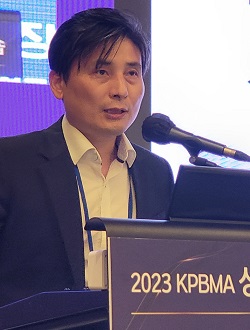 "지출보고서 작성 때 증빙자료도 제출해야 하나요?"