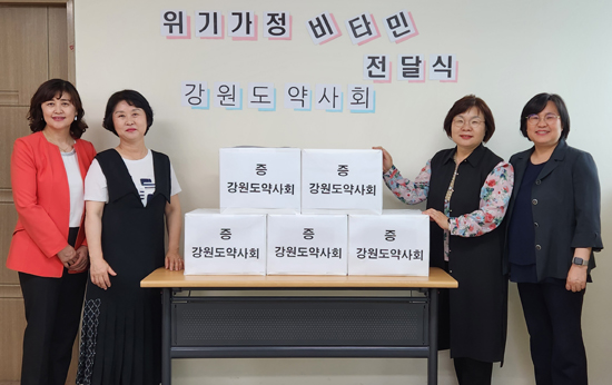 강원도약, 관내 여성가족지원센터에 영양제 전달