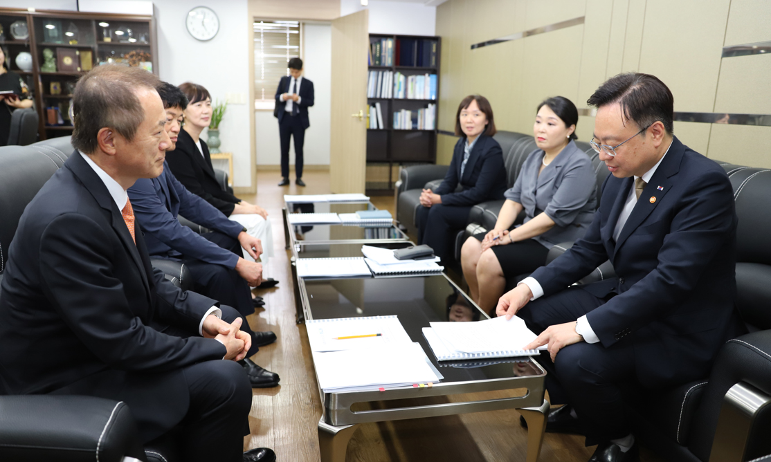 복지부장관 만난 박태근 치협회장 무슨 이야기했나