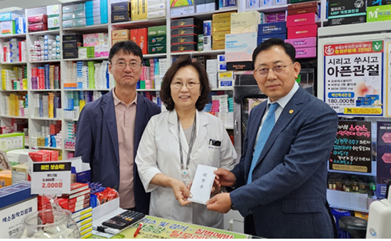 약사회, 서울 강북 화재 피해 약국에 위로금 전달
