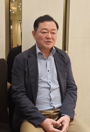 "자부심 갖고 떠납니다"...35년 약사곁 지킨 강남 젠틀맨