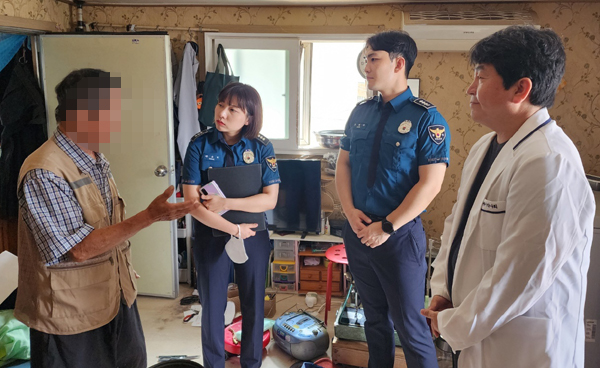 구로구약, 경찰서와 학대받는 노인 가정들에 파스 전달 