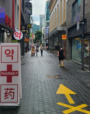 "200만 유커 잡아라"...약국에 세금 즉시환급 지원