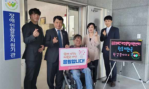 전주시약, 장애인들에 점자라벨 부착 의약품 전달