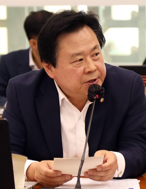 강기윤 "중증암질환 신약 정부지원 늘려 유방암 치료해야"