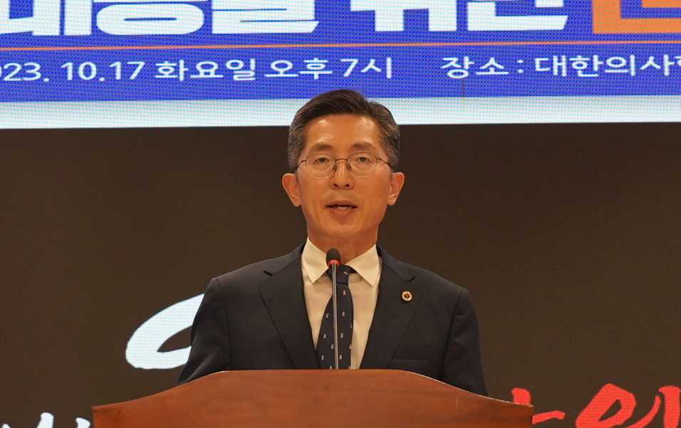 이필수 의협회장 "3년전 파업보다 더 큰사태 올 것"