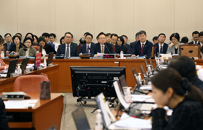 야당 빼고 대통령 만나 의대정원 논의한 복지부 장관 질타