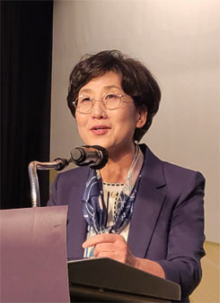 이화약대 개국동문회장에 신민경…"즐겁고 행복한 동문회"