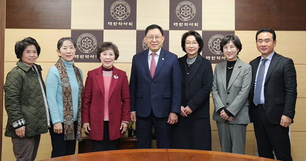 이경숙 신임 비둘기회 회장·임원단, 대한약사회 방문 