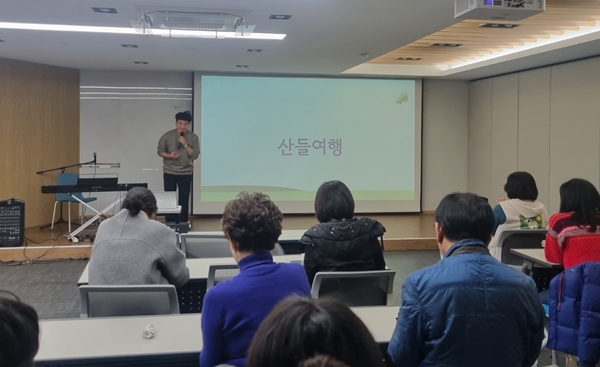 약국 파스에 인문학이?...홍성광아카데미, 학술 강의 호평 