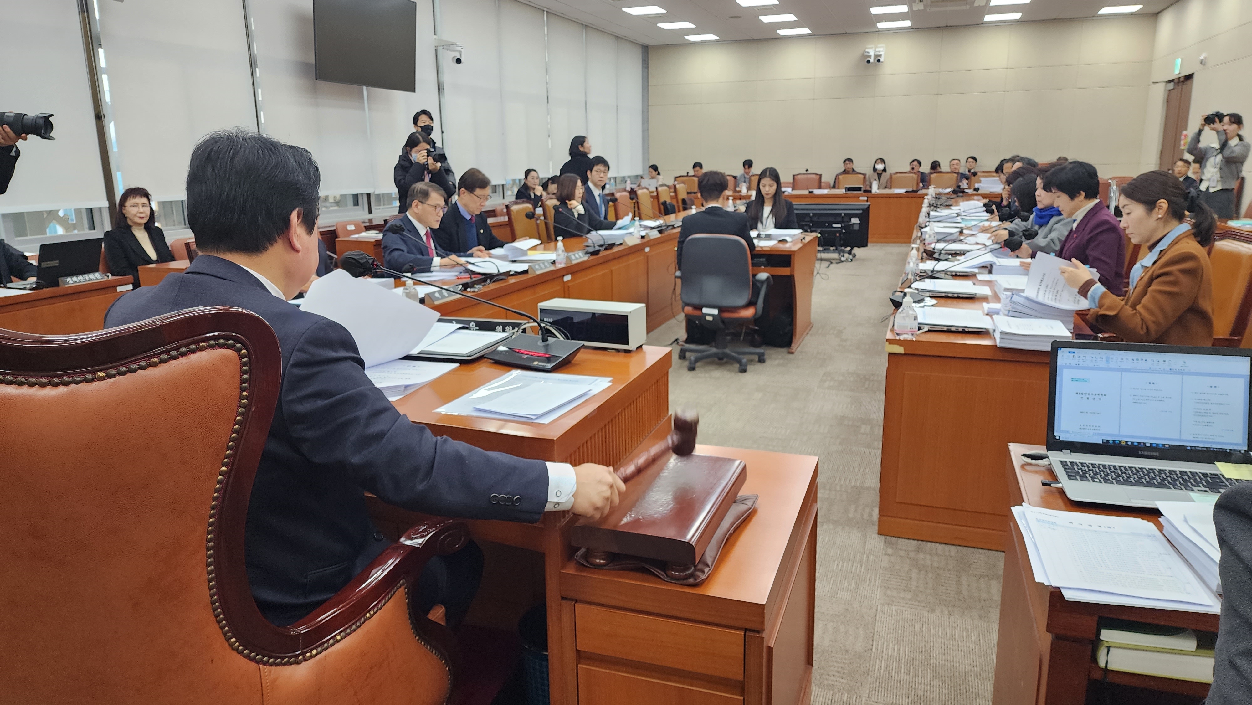지역사회돌봄법 제정안, 소위 통과…약사 복약지도 법제화