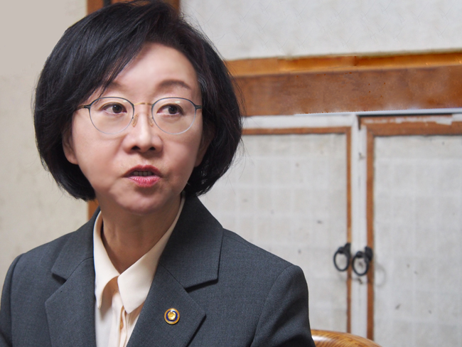 오유경 처장 "제약 현장 목소리 경청...낡은 규제 개선"
