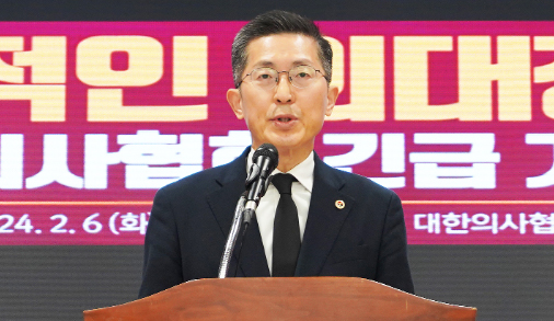 의협 "의대증원 하면 총파업"...의-정 전면전 불가피