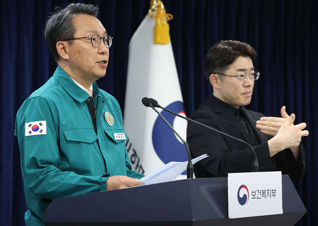 정부, 집단행동 검토하는 젊은 의사에 공개토론 제안