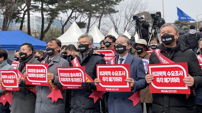 정부, 4일부터 행정처분·사법처리…의료계는 결사항전