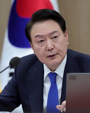 윤 대통령, 2천명 증원 고수…"지역의대부터 배정"