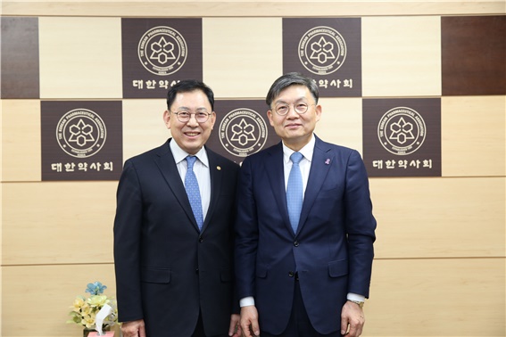 약사회 찾은 김윤 후보 "보건의료 고민하는 동반자 기대"