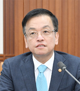 최상목 부총리 "의료는 국가 본질 기능...과감한 재정투자"